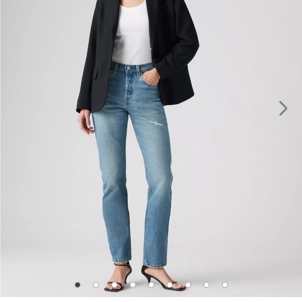 Levi's Women's Straight Leg Jeans - Light Blue. Never worn brand new. 27w 30long